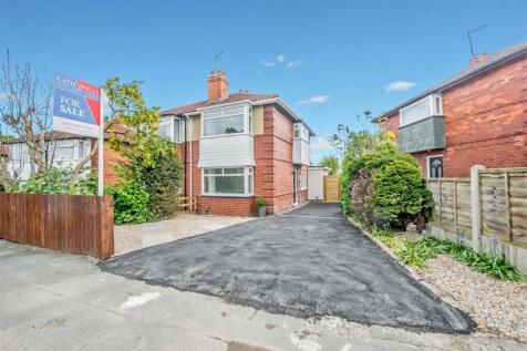 Driveway / Off Street Parking:
