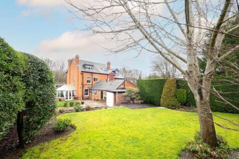 garden to house