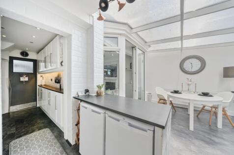 Open Plan Kitchen Diner Dean EweMove Cheam and Sut