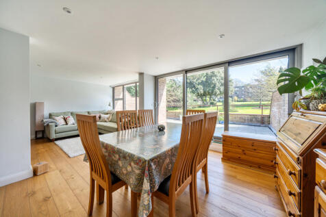 Living/Dining Area