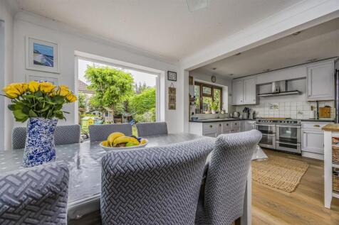 1 Conifer Drive, Hambrook-PorticoMarketing-Nexa-31