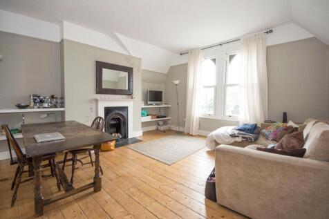 Spacious, split level three double bedroom flat located on the top floor (2nd & 3rd) of Victorian period property.