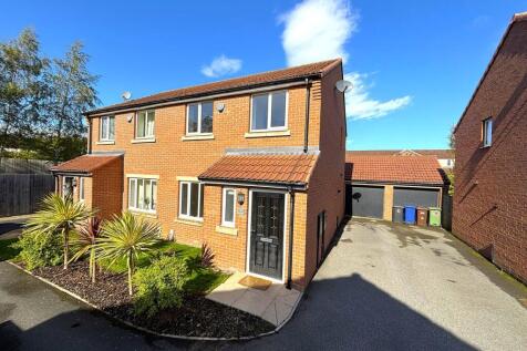 3 Bedroom Semi-Detached in LS25 5GH