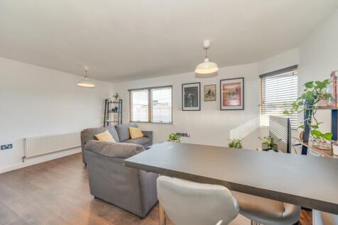 OPEN PLAN KITCHEN/DINER AND LIVING ROOM
