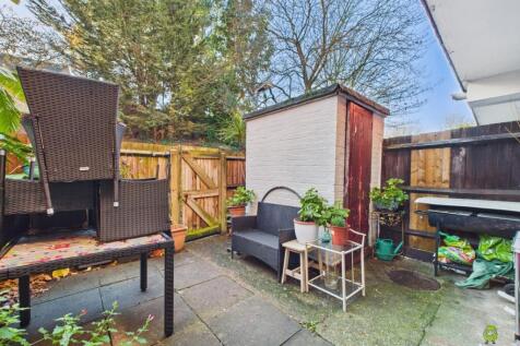 CAM03779G0-PR0318-STILL013