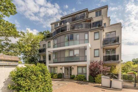 Located within this riverside development is this beautifully presented one bedroom apartment with spacious open plan living and balcony. The flat is ideal for someone looking for a modern, low mainte