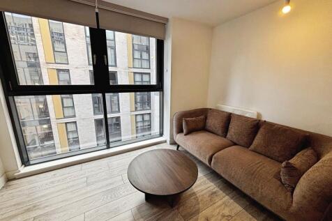 Fully furnished, stylish apartments // Deposit Alternative Available // Pet Friendly // Inclusive Super Fast Broadband // Available Now // 10 Min Walk to the City Centre // Co Working Lounge // Reside