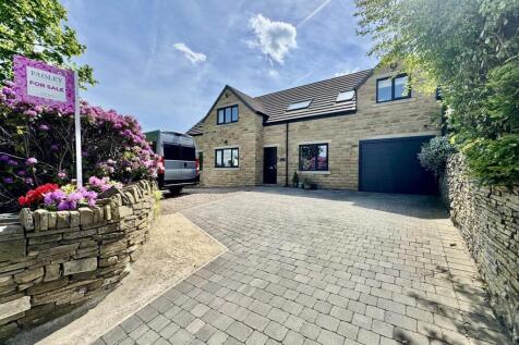 EXTERNAL FRONT, GARAGE AND DRIVEWAY