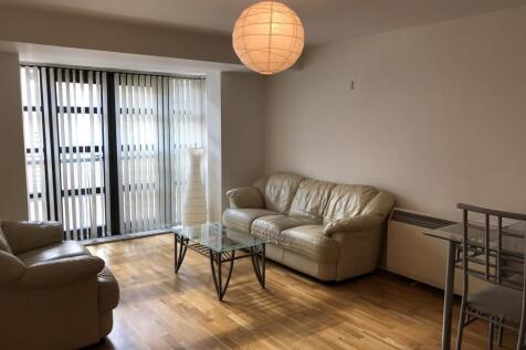 Spacious apartment in one of Manchester's best located developments being just minutes walk from Piccadilly station and with good access to motorway interlinks. The apartment benefits from tasteful de