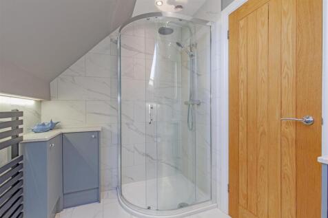 Luxury Re-Fitted Bathroom