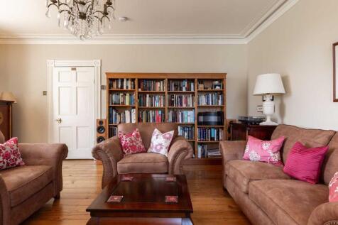 5 bed, 2 bath Detached in Manchester - Photo 9