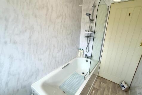 Bathroom 2.jpg