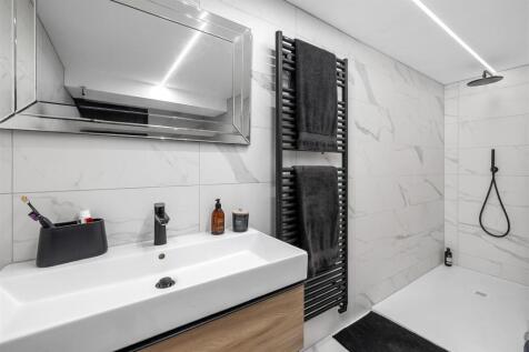 En Suite Bathroom 2