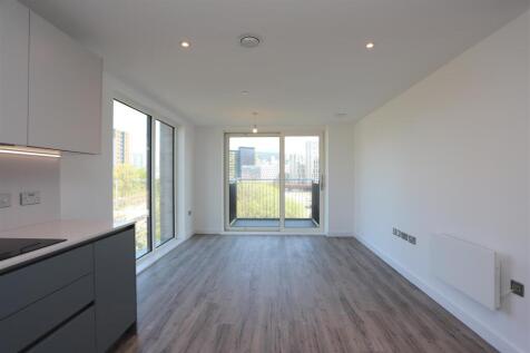 Middlewood Locks is an award-winning canalside neighbourhood and we are pleased to introduce the new phase, now available to rent with immediate move-ins. This 2-bedroom, 2-bathroom corner apartment h