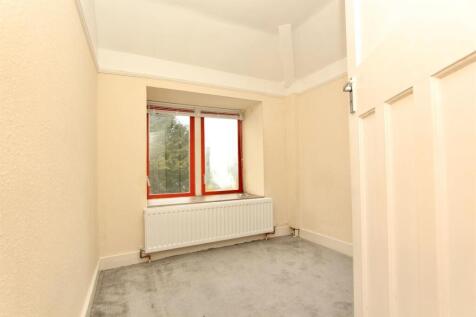 Coombe Road, N22
