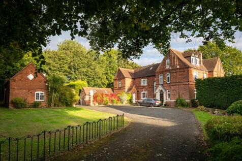 6 bed, 7 bath Detached in Birmingham - Photo 2