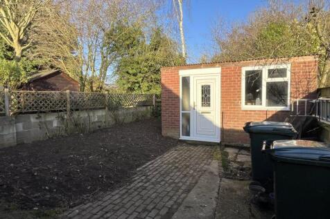 Store / Vegetable Garden