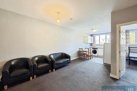 1 Bedroom Flat in LL11 1HH