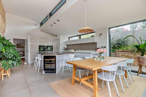 8614390-interior2...