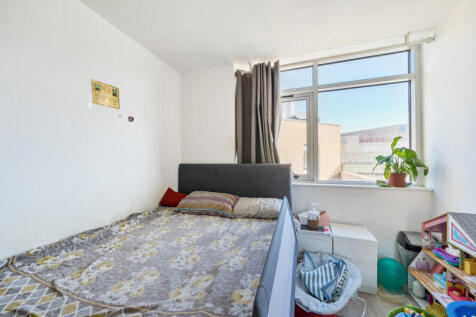 1363899-2-68e4ab4...