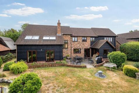 260728 - 3 Hunters Yard, Riseley - 39.jpg