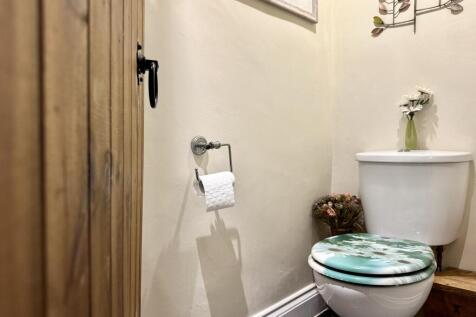 First Floor Cloakroom