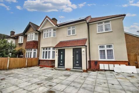 1 Bedroom Flat in KT6 4BB