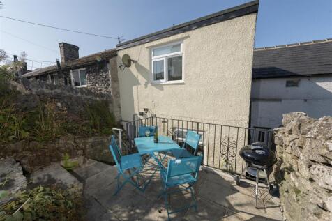 28-Rear-Courtyard.jpg