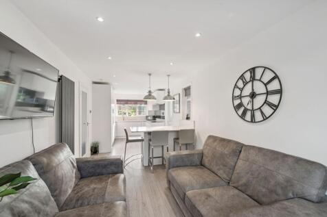 Kitchen/Dining/Lounge Area