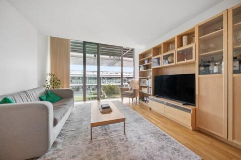 A furnished one-bedroom fourth-floor apartment in Highbury, set within the landmark former Arsenal stadium development. Features include an open-plan kitchen/reception room, bathroom, separate WC and