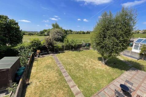 Rear Garden & Views