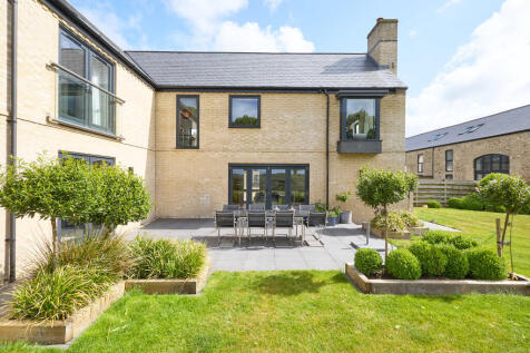 7 Hill Farm View ...