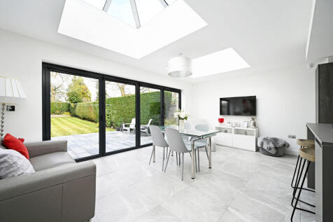 4 bed, 2 bath Detached in Sheffield - Photo 12
