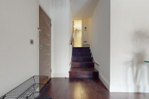 Flat 5, 17 Palace Gate Hallway2.jpg