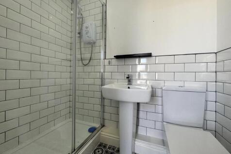 62 Charlotte Road - Bathroom.jpeg