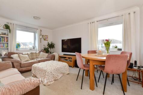 Lounge/ Dining Room