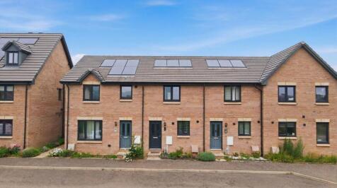 If you wish to apply for this property / request a viewing, please fill in the contact form and we will send you further details via e-mail. Large furnished 2-bed property with private garden and free