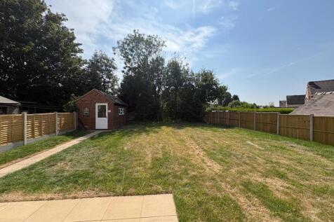 Rear Garden 1.jpeg