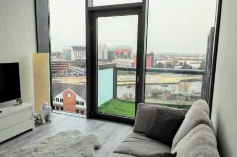 A MODERN STUDIO APARTMENT IN ABITO. VIEWS OVER THE CANAL AND TOWARDS OLD TRAFFORD. 7TH FlOOR STUDIO , BUILT IN APPLIANCES, FULLY FURNISHED, 24HR CONCIERGE. AVAILABLE NOW. NO PARKING