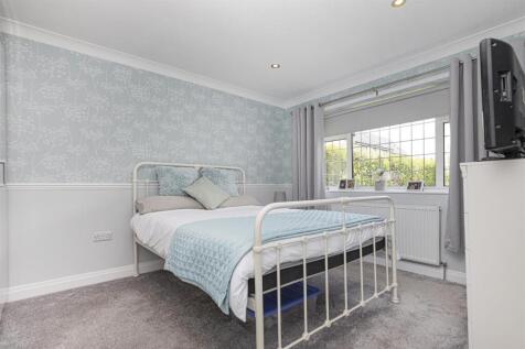 Bramleys Estate Agents - Gernhill Avenue - Fixby (