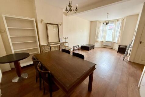 3-bedroom Terraced House near Leytonstone High Ro