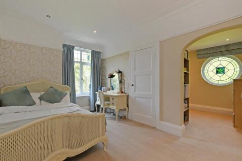 8 bed, 5 bath Detached in Sheffield - Photo 13