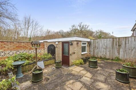 149 Hithercroft Rd, HP13 5RB-10.jpg