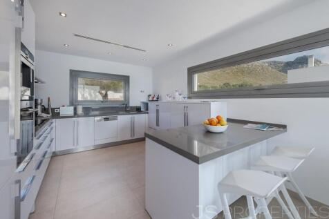 Villa in Puerto Pollensa with Tourists license