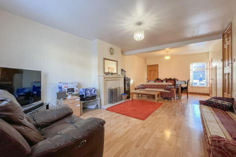 LIVING ROOM/DINER