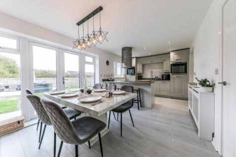 Kitchen/ Dining Room