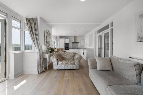 Open Plan Kitchen / Dining / Living / Family Room