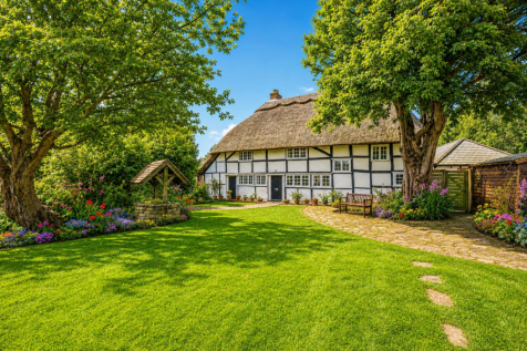 Thatched cottage Front Shot.png