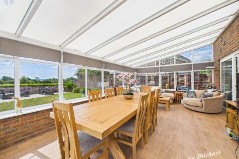 CAM03218G0-PR0690-STILL007