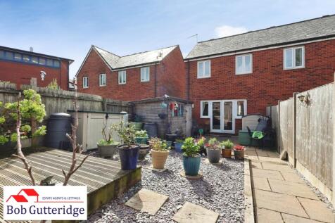 ENCLOSED REAR GARDEN